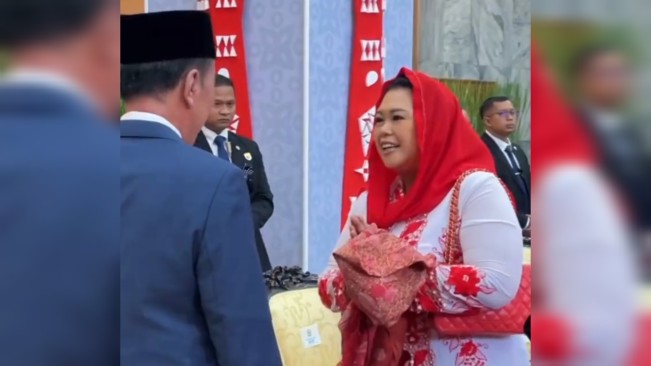 Jokowi menyapa Yenny Wahid. [Instagram/@jokowi]
